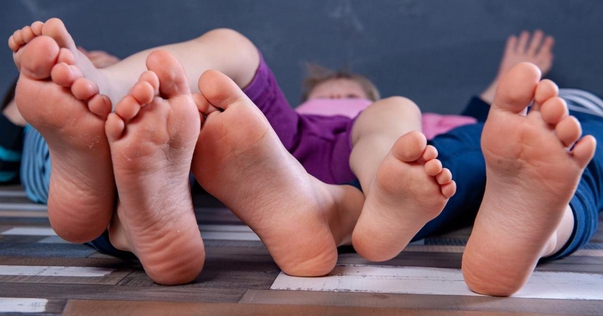 A 3 to 4-Year-Old Child: Perfect Comparison for 3 Feet