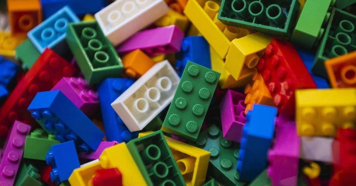 Eight US Modular Bricks