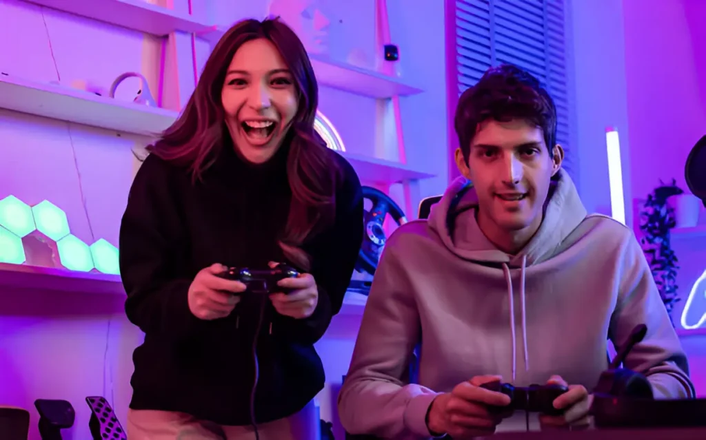 Enjoy Online Gaming Together and Level Up Happiness